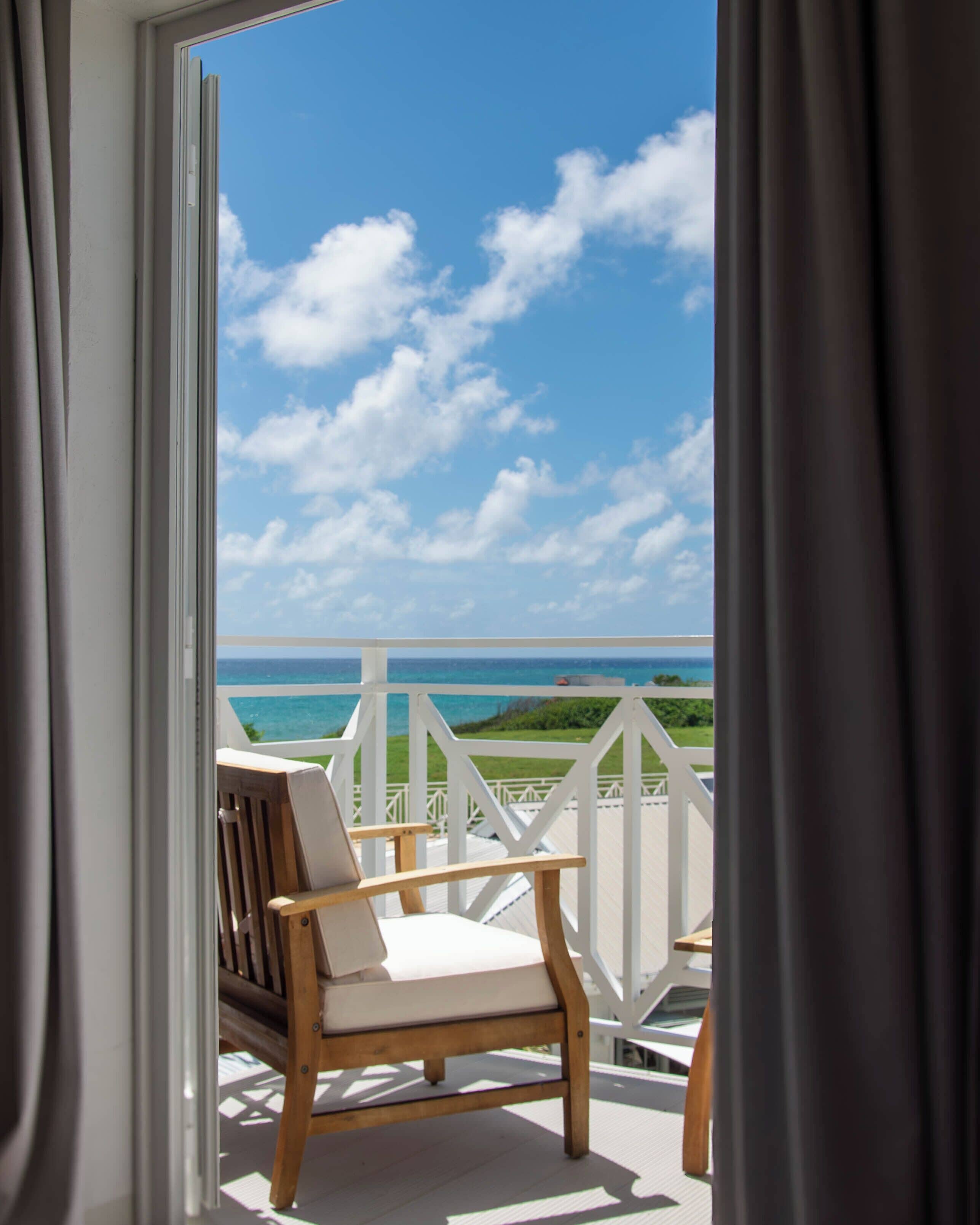 スタンダード ルーム キングベッド 1 台 オーシャンビュー | ウォーター ビュー