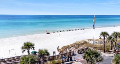 STEPS TO BEACH. POOL. BIKES. HEART OF 30A!