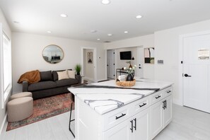 Interior - One Bedroom Boutique Suite Downtown Sandusky (Sandusky)