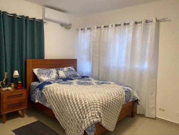 3 bedrooms, iron/ironing board, free WiFi, bed sheets