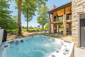 Outdoor spa tub - Elegant Luxury Lodge w/ Views, Hot Tub & Games (McHenry)