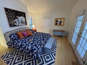 3 bedrooms, iron/ironing board, WiFi, bed sheets - BEAUTIFUL LAKE HAMILTON COTTAGE - GREAT LOCATION, GREAT VIEWS - ADORABLE 3BD/3B (Hot Springs)