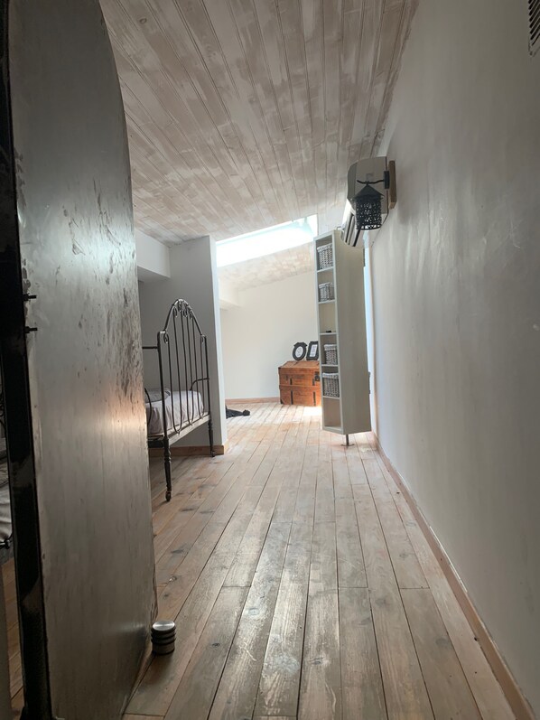 3 chambres, fer et planche à repasser, Wi-Fi, draps fournis