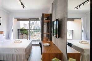 Studio 911 NIK | 1 bedroom, premium bedding, desk, laptop workspace