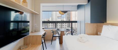 Ropa de cama de alta calidad y escritorio