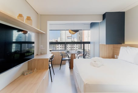 Ropa de cama de alta calidad y escritorio