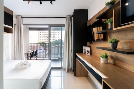 Studio 412 NIK | 1 bedroom, premium bedding, desk, laptop workspace