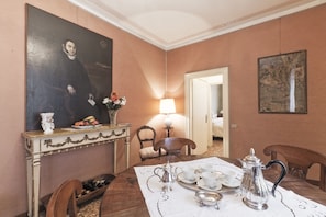 Premium Apartment | Living area | 32-inch TV with cable channels - PALAZZETTO SAN LIO  (Venice)