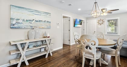 Charming 3-bedroom house with AC and WiFi in Ocean Gate. 2 Blocks from the beach