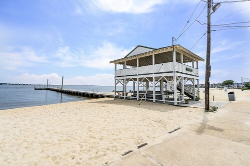Charming 3-bedroom house with AC and WiFi in Ocean Gate. 2 Blocks from the beach