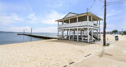 Charming 3-bedroom house with AC and WiFi in Ocean Gate. 2 Blocks from the beach