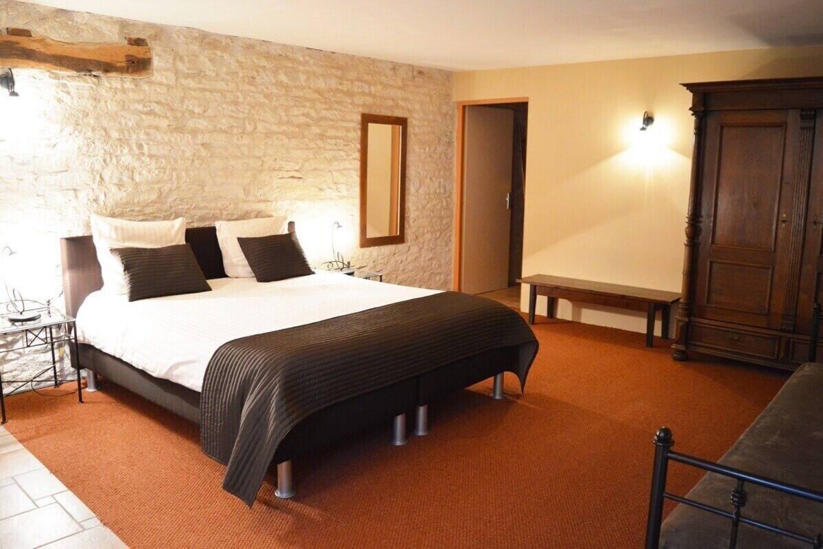 Double Room, Private Bathroom, Courtyard View (Chambre  Meursault) | WiFi (free)