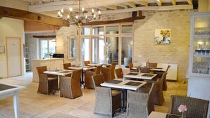 Double Room, Private Bathroom, Garden View (Chambre Givry) | Dining - La Dominotte (Demigny)