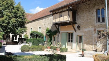 Family Room (Volnay) | Exterior