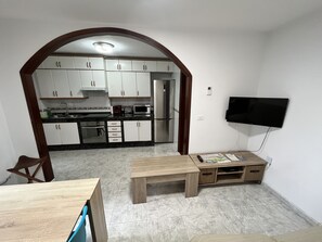 Fridge, microwave, oven, coffee/tea maker - Fully equipped and quiet apartment 400 meters from the center of Padrón.
 (Padrón)