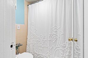 Towels - Beachfront Studio, Sleeps 3, Pool (Panama City Beach)