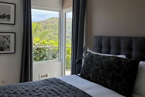 3 chambres, fer et planche Ă repasser, Wi-Fi, draps fournis