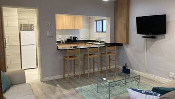 Cottage Superior | Area keluarga | Televisi plasma 43-inci dengan saluran TV kabel dan Netflix