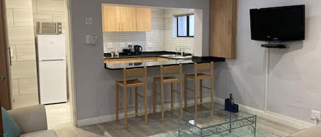 Superior Cottage | Living area | 43-inch plasma TV with cable channels, Netflix, streaming services