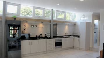 Cottage Mewah | 1 kamar tidur, seprai premium, busa memori, dan kedap suara