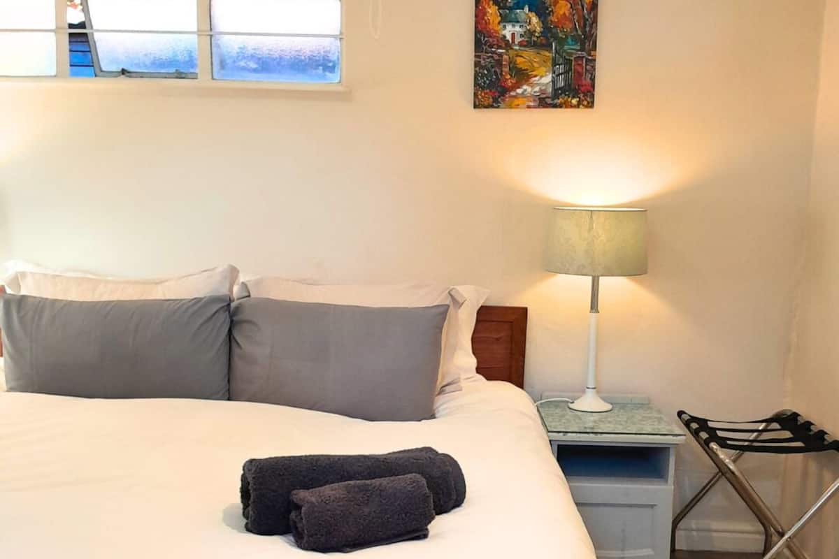 럭셔리 코티지 | 1 개의 침실, 고급 침구, 메모리폼 침대, 방음 설비