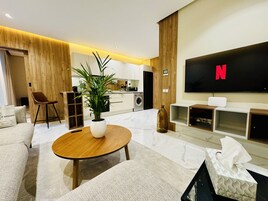 Luksushuoneisto, 1 suuri parisänky | Oleskelualue | Älytelevisio, Netflix, suoratoistopalvelut