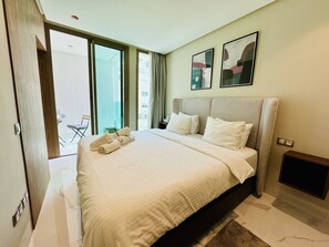 Luxury Apartment, 1 King Bed | 1 bedroom, iron/ironing board, free WiFi, bed sheets