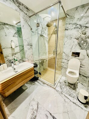 Apartament exclusiu | Bany | Dutxa, assecador de cabells, tovalloles i sabó