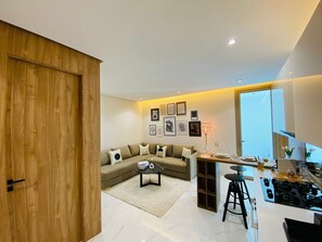Apartament Deluxe, no fumadors | Sala d'estar | Televisor intel·ligent, Netflix i serveis de streaming