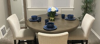 Stay near family or close to downtown, this loft in Beverly has it all! 