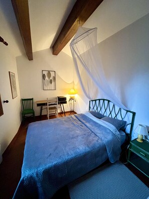3 bedrooms, desk, iron/ironing board, travel cot