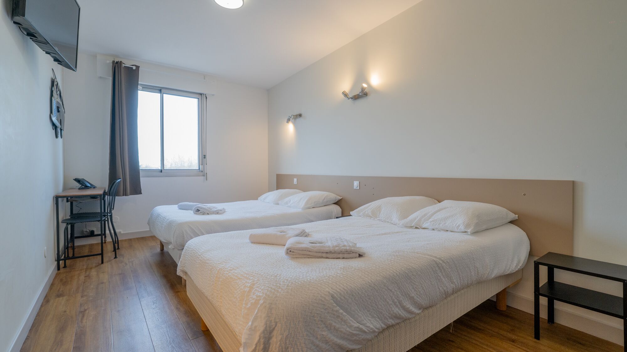 Quarto básico | Quartos à prova de som, Wi-Fi de cortesia, roupa de cama