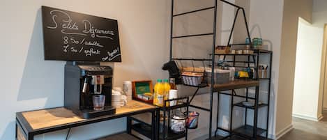 Daily buffet breakfast (EUR 8.5 per person)