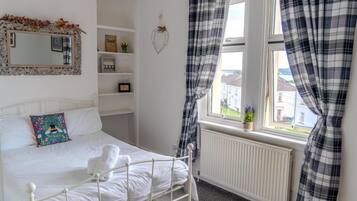 2 dormitorios, tabla de planchar con plancha, wifi gratis y ropa de cama