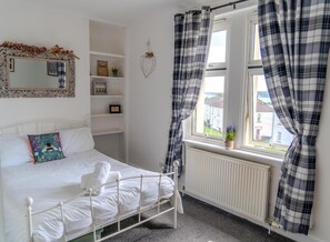 2 bedrooms, iron/ironing board, free WiFi, bed sheets - Dundee themed 2-bedroom apartment with free parking & great transport links! (Dundee)