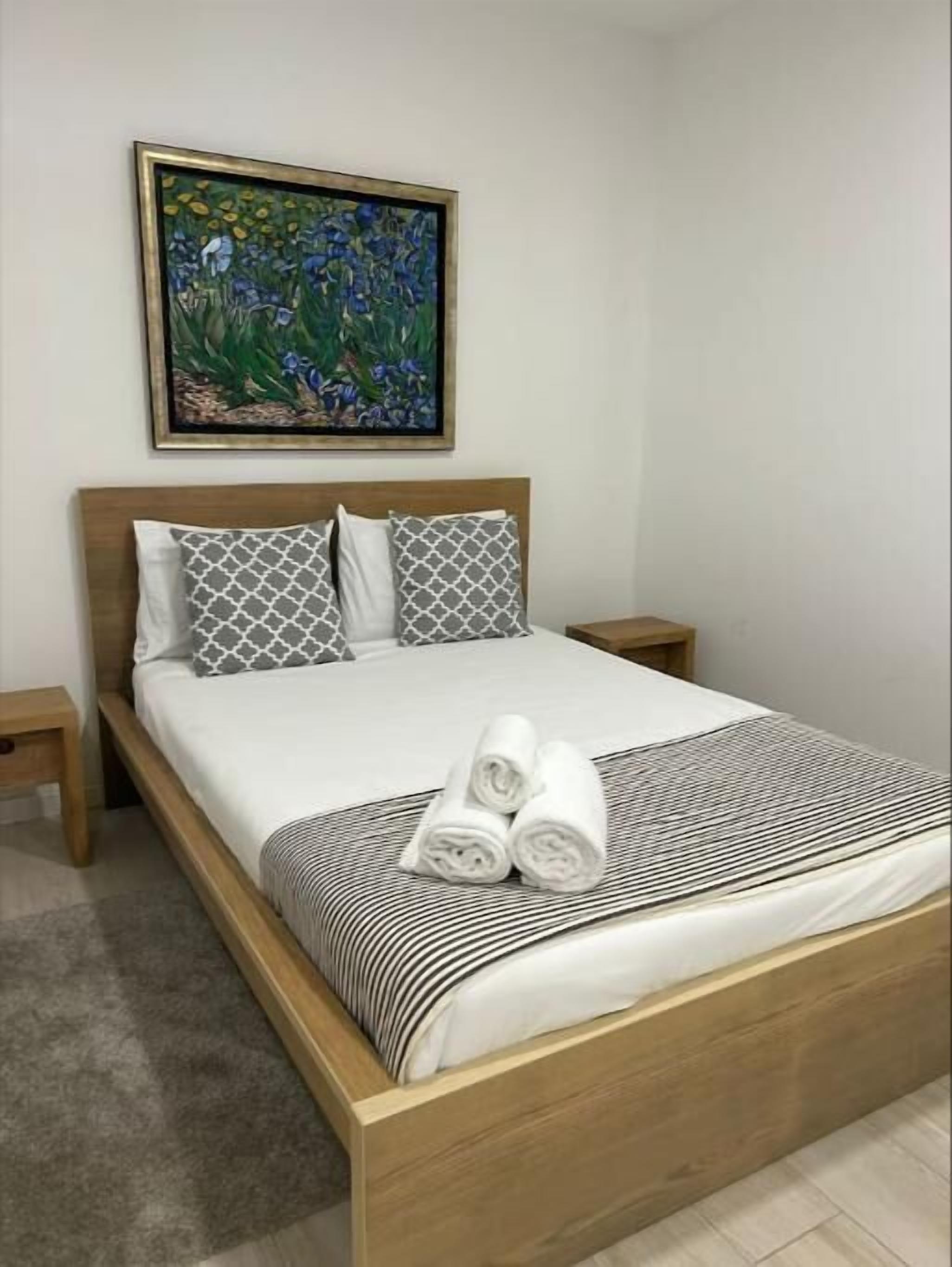 1 soverom, strykejern/-brett, wi-fi (inkludert) og sengetøy