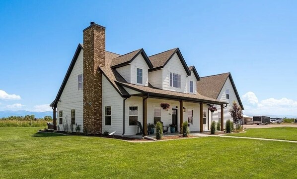 Exterior - New Listing! Spacious Manhattan home great for groups! Near Belgrade & Bozeman. (Manhattan)