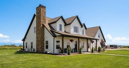 New Listing! Spacious Manhattan home great for groups! Near Belgrade & Bozeman.