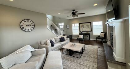 New Listing! Spacious Manhattan home great for groups! Near Belgrade & Bozeman.