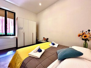 1 bedroom, iron/ironing board, free WiFi, bed sheets - Butterfly House 🦋 – Two-Level Apartment, 500 Meters from the Central Station (La Spezia)