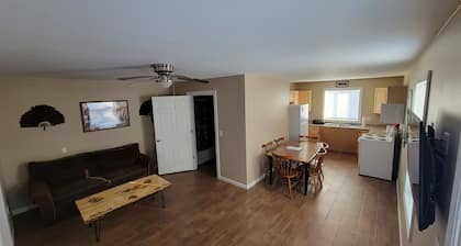 Turkey Tale - Charming 2-bedroom apartment in delightful Linneus with WiFi