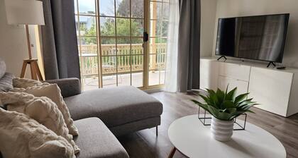 New to VRBO: Contemporary 2BR Apt in Kingston