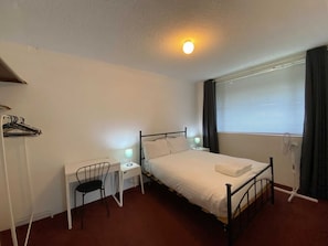 2 dormitorios, tabla de planchar con plancha, wifi gratis y ropa de cama
