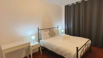 2 bedrooms, desk, iron/ironing board, free WiFi