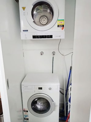 Interior - Quiet 2BR Apartment with Garden views in Griffith (Griffith)