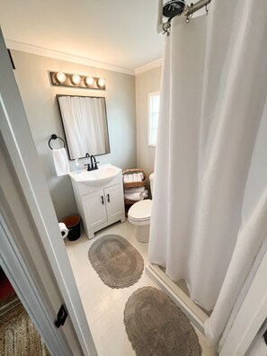 Douche, serviettes fournies