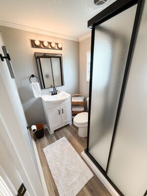 Douche, serviettes fournies
