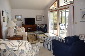 Smart TV - Beechnut Villa- Waterfront with Lighthouse Views, Floating Dock & Deep Water Boat Slip (Chincoteague)