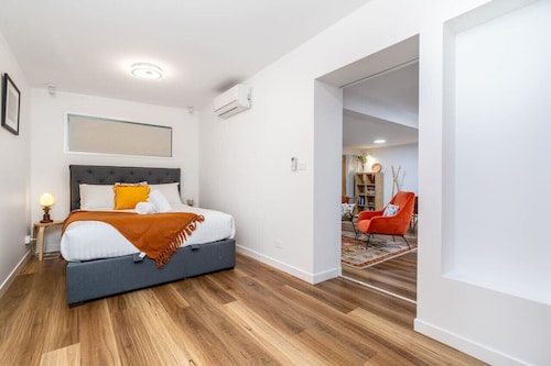 New to VRBO: Modern Home: Conveniently Close to Hospitals