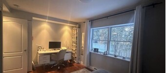 Cheerful home on large lot near lake and Montreal